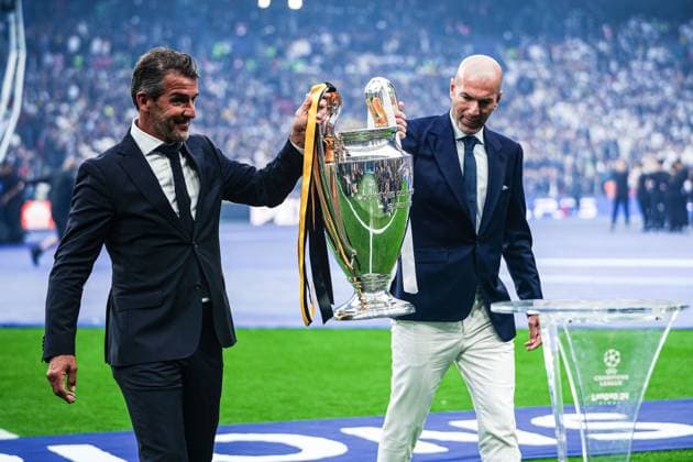 Ksrl Heinz Riedle and Zinedine Zidane with Champions League Cup ENG, Borussia Dortmund vs Real Madrid, Football, Champions League, Final, Season 2023 2024, 01 06 2024 ENG, Borussia Dortmund vs Real Madrid, Football, Champions League, Final, Season 2023 2024, 01 06 2024 London Copyright: xEibner-Pressefoto MarcelxvonxFehrnx EP_MFN