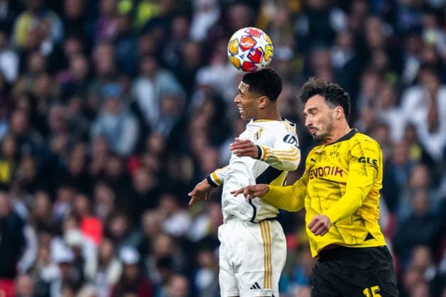 240601 Jude Bellingham of Real Madrid and Mats Hummels of Dortmund during the UEFA Champions League final between Dortmund and Real Madrid on June 1, 2024 in London Photo Petter Arvidson BILDBYRAN kod PA PA0818 fotboll football soccer fotball champions league final dortmund real madrid bbeng  Copyright: PETTERxARVIDSON BB240601PA082