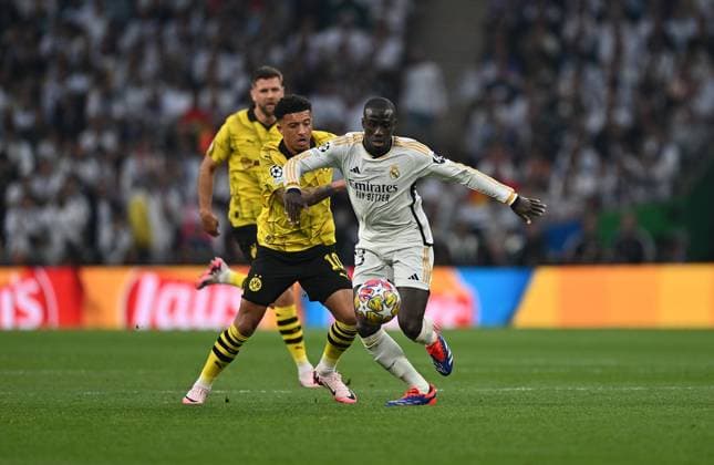 01 06 2024, xfux, Football UEFA Champions League Final 2024, Borussia Dortmund Real Madrid, emspor, v l Jaden Sancho Borussia Dortmund , Ferland Mendy Real Madrid DFL DFB REGULATIONS PROHIBIT ANY USE OF PHOTOGRAPHS as IMAGE SEQUENCES and or QUASI VIDEO London