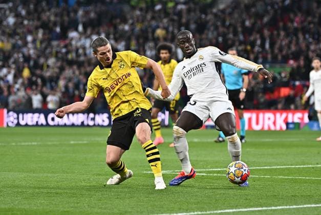 01 06 2024, xfux, Football UEFA Champions League Final 2024, Borussia Dortmund Real Madrid, emspor, v l Marcel Sabitzer Borussia Dortmund , Ferland Mendy Real Madrid DFL DFB REGULATIONS PROHIBIT ANY USE OF PHOTOGRAPHS as IMAGE SEQUENCES and or QUASI VIDEO London