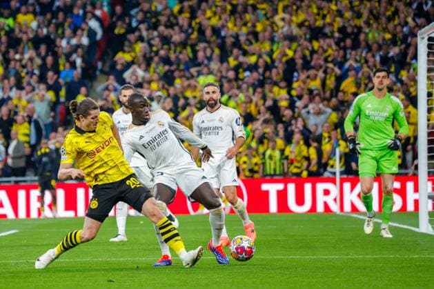 UEFA Champions League Final 2024 Borussia Dortmund Real Madrid London, England 20240601 Borussia Dortmunds Marcel Sabitzer against Real Madrids Ferland Mendy during the Champions League Final between Borussia Dortmund and Real Madrid at Wembley Stadium Photo Svein Ove Ekornesvag NTB London England EDITORIAL USE ONLY RESTRICTED USE FOR BETTING COMPANIES  Copyright: xSveinxOvexEkornesvagx xNTBx