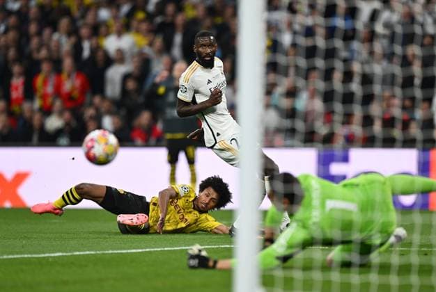 01 06 2024, xfux, Football UEFA Champions League Final 2024, Borussia Dortmund Real Madrid, emspor, v l Antonio Ruediger Real Madrid , Karim Adeyemi Borussia Dortmund , Thibaut Courtois Real Madrid DFL DFB REGULATIONS PROHIBIT ANY USE OF PHOTOGRAPHS as IMAGE SEQUENCES and or QUASI VIDEO London