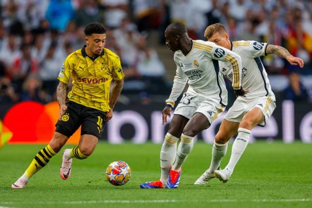 UEFA Champions League Final 2024 Borussia Dortmund Real Madrid London, England 20240601 Borussia Dortmunds Jadon Sancho against Real Madrids Ferland Mendy and Toni Kroos during the Champions League Final between Borussia Dortmund and Real Madrid at Wembley Stadium Photo Svein Ove Ekornesvag NTB London England EDITORIAL USE ONLY RESTRICTED USE FOR BETTING COMPANIES  Copyright: xSveinxOvexEkornesvagx xNTBx
