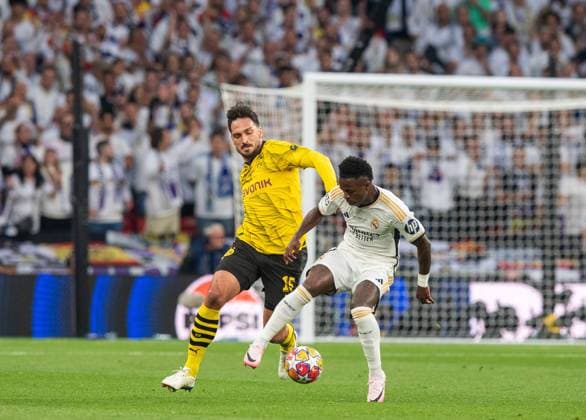 Football, Men, Season 2023 2024, Champions League Final , Borussia Dortmund Real Madrid, v l Mats Hummels Borussia Dortmund , Vinicius Junior Real Madrid , 01 06 2024, Copyright: xSebastianxRäppold MatthiasxKochx