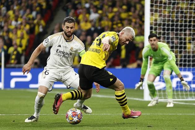 LONDON - (l-r) Nacho of Real Madrid, Julian Ryerson of Borussia Dortmund during the UEFA Champions League Final between Borussia Dortmund and Real Madrid at Wembley Stadium on June 1, 2024 in London, United Kingdom. ANP Hollandse Hoogte MAURICE VAN STEEN UEFA Champions League 2023 24 FINAL 2024 xVIxANPxSportx xVanxSteenxFotografiexIVx 500096968 originalFilename: 500096968.jpg