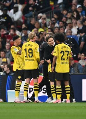 01 06 2024, xfux, Football UEFA Champions League Final 2024, Borussia Dortmund Real Madrid, emspor, v l Jaden Sancho Borussia Dortmund , Julian Brandt Borussia Dortmund , Coach Edin Terzic Borussia Dortmund , Karim Adeyemi Borussia Dortmund gives instructions, gesticulates, gesticulate with arms gives instructions, gesticulate DFL DFB REGULATIONS PROHIBIT ANY USE OF PHOTOGRAPHS as IMAGE SEQUENCES and or QUASI VIDEO London