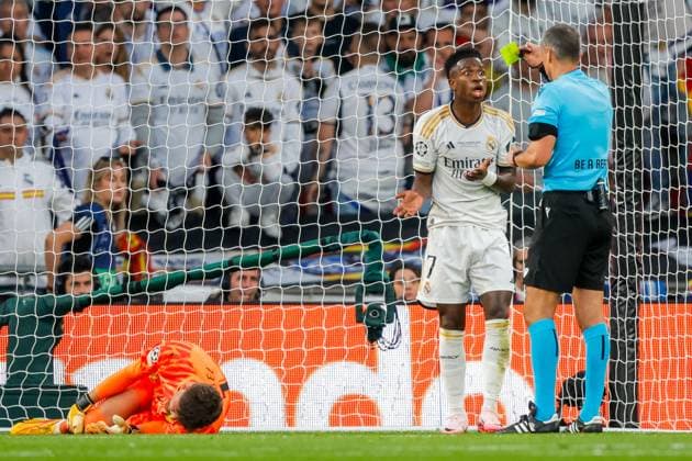 UEFA Champions League Final 2024 Borussia Dortmund Real Madrid London, England 20240601 Real Madrids Vinicius Junior receives a yellow card during the Champions League Final between Borussia Dortmund and Real Madrid at Wembley Stadium Photo Svein Ove Ekornesvag NTB London England EDITORIAL USE ONLY RESTRICTED USE FOR BETTING COMPANIES  Copyright: xSveinxOvexEkornesvagx xNTBx