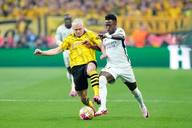 Borussia Dortmund v Real Madrid CF - UEFA Champions League Final 2023 24 Julian Ryerson right-back of Borussia Dortmund and Norway competes for the ball with Vinicius Junior left winger of Real Madrid and Brazil during the UEFA Champions League 2023 24 final match between Borussia Dortmund v Real Madrid CF at Wembley Stadium on June 1, 2024 in London, England. London England United Kingdom  Copyright: xJosexBretonx originalFilename:breton-borussia240601_npKLo.jpg