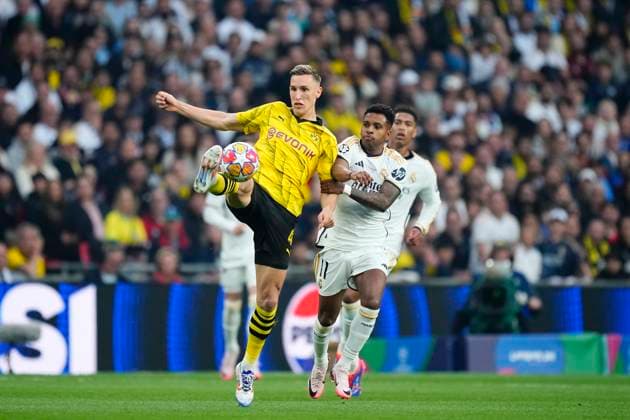 Borussia Dortmund v Real Madrid CF - UEFA Champions League Final 2023 24 Nico Schlotterbeck centre-back of Borussia Dortmund and Germany competes for the ball with Rodrygo Goes right winger of Real Madrid and Brazil during the UEFA Champions League 2023 24 final match between Borussia Dortmund v Real Madrid CF at Wembley Stadium on June 1, 2024 in London, England. London England United Kingdom  Copyright: xJosexBretonx originalFilename:breton-borussia240601_npl3b.jpg
