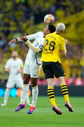 Borussia Dortmund v Real Madrid CF - UEFA Champions League Final 2023 24 Jude Bellingham central midfield of Real Madrid and England competes for the ball with Julian Ryerson right-back of Borussia Dortmund and Norway during the UEFA Champions League 2023 24 final match between Borussia Dortmund v Real Madrid CF at Wembley Stadium on June 1, 2024 in London, England. London England United Kingdom  Copyright: xJosexBretonx originalFilename:breton-borussia240601_npEXD.jpg