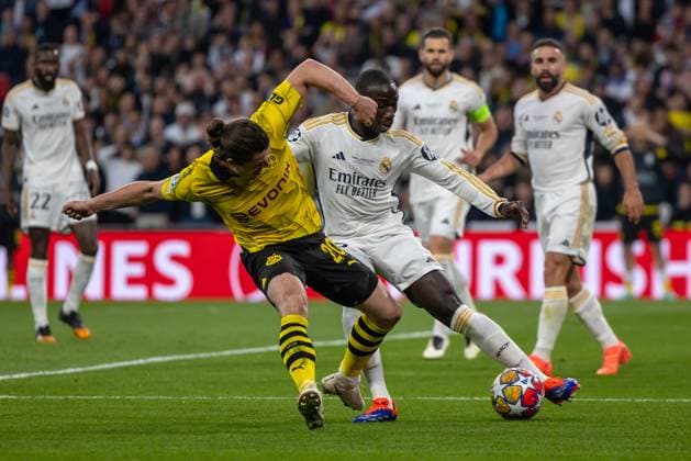 Football - 2023 2024 UEFA Champions League - Final - Borussia Dortmund vs Real Madrid - Wembley Stadium, London - Saturday 1st June 2024 Marcel Sabitzer (Borussia Dortmund) and Ferland Mendy (Real Madrid) compete for the ball at Wembley Stadium COLORSPORT DANIEL BEARHAM  csp_bor_reaM_db_01062024