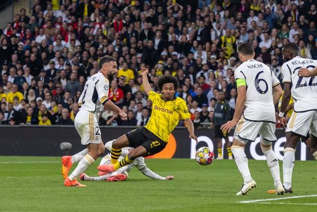 Football - 2023 2024 UEFA Champions League - Final - Borussia Dortmund vs Real Madrid - Wembley Stadium, London - Saturday 1st June 2024 Karim Adeyemi (Borussia Dortmund) is challenged in the box as he heads for goal at Wembley Stadium COLORSPORT DANIEL BEARHAM  csp_bor_reaM_db_01062024