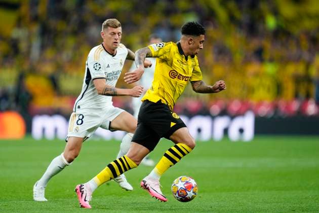 Borussia Dortmund v Real Madrid CF - UEFA Champions League Final 2023 24 Jadon Sancho left winger of Borussia Dortmund and England competes for the ball with Toni Kroos central midfield of Real Madrid and Germany during the UEFA Champions League 2023 24 final match between Borussia Dortmund v Real Madrid CF at Wembley Stadium on June 1, 2024 in London, England. London England United Kingdom  Copyright: xJosexBretonx originalFilename:breton-borussia240601_nphYv.jpg