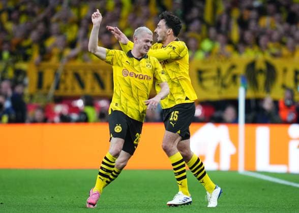 ENG: Borussia Dortmund v Real Madrid. UEFA Champions League 2023-2024. Final Julian Ryerson and Mats Hummels of Borussia Dortmund during the UEFA Champions League Final match between Borussia Dortmund and Real Madrid played at Wembley Stadium on June 1, 2024 in London, England. kpng Copyright: xBaguxBlancox xPRESSINPHOTOx PS_240601_043