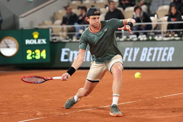 ROLAND GARROS 2024 Thierry Larret Maxppp. Tennis. Roland Garros 2024. Internationaux de France de tennis. Stade Roland Garros, Paris (75). Le 1er juin 2024. Court Philippe Chatrier : Zizou BERG (BEL) vs Grigor DIMITROV (BUL) PARIS (75) STADE ROLAND GARROS PARIS ILE DE FRANCE FRANCE  Copyright: xThierryxLarret MAXPPPxThierryxLarretx TL_20240601_2015 0492768555st