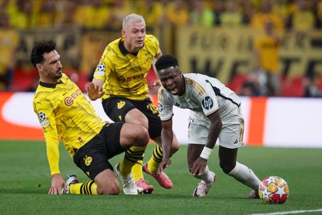 Borussia Dortmund v Real Madrid CF - UEFA Champions League Final 2023 24 Mats Hummels of Borussia Dortmund and Vinicius Junior of Real Madrid CF challenge during the UEFA Champions League 2023 24 final match between Borussia Dortmund and Real Madrid CF at Wembley Stadium on June 1, 2024 in London, England. London Wembley Stadium England United Kingdom Copyright: xRichardxSellers Sportsphoto APLx 14039591