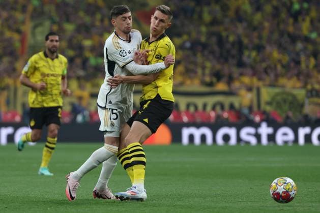 Real Madrid s Fede Valverde (L) in action against Dortmund s Nico Schlotterbeck (R) during the UEFA Champions League final soccer match between Borussia Dortmund and Real Madrid, in London, Britain, 01 June 2024. UEFA Champions League final - Borussia Dortmund vs Real Madrid !ACHTUNG: NUR REDAKTIONELLE NUTZUNG!  Copyright: xKikoxHuescax(es-ES)x GRAF2788 0492768677st