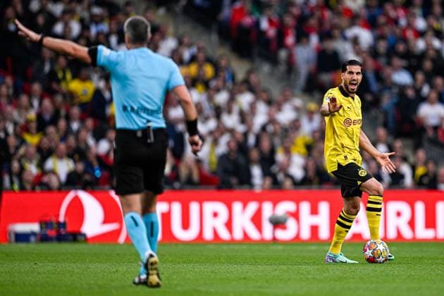 2024-06-01 Borussia Dortmund v Real Madrid CF - UEFA Champions League Final 2023 24 LONDON, UNITED KINGDOM - JUNE 1: Emre Can of Borussia Dortmund does not agree with the decision of referee Slavko Vincic during the UEFA Champions League Final 2023 24 match between Borussia Dortmund and Real Madrid CF at Wembley Stadium on June 1, 2024 in London, United Kingdom. (Photo by Pablo Morano BSR Agency) London United Kingdom Content not available for redistribution in The Netherlands directly or indirectly through any third parties. Copyright: xBSRxAgencyx