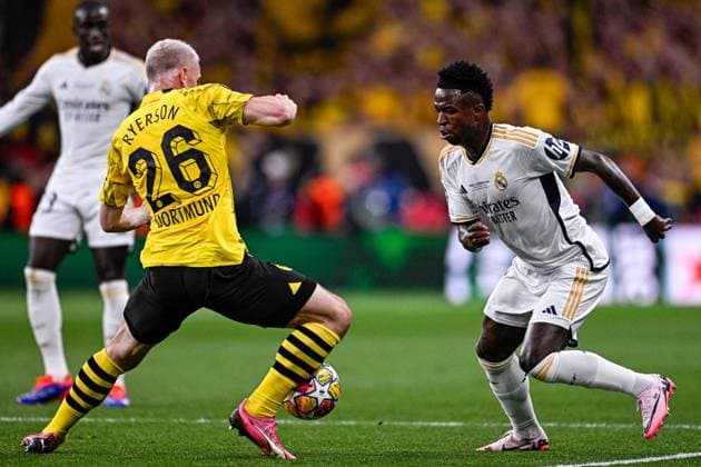 2024-06-01 Borussia Dortmund v Real Madrid CF - UEFA Champions League Final 2023 24 LONDON, UNITED KINGDOM - JUNE 1: Julian Ryerson of Borussia Dortmund, Vinicius Junior of Real Madrid CF battle for the ball during the UEFA Champions League Final 2023 24 match between Borussia Dortmund and Real Madrid CF at Wembley Stadium on June 1, 2024 in London, United Kingdom. (Photo by Pablo Morano BSR Agency) London United Kingdom Content not available for redistribution in The Netherlands directly or indirectly through any third parties. Copyright: xBSRxAgencyx