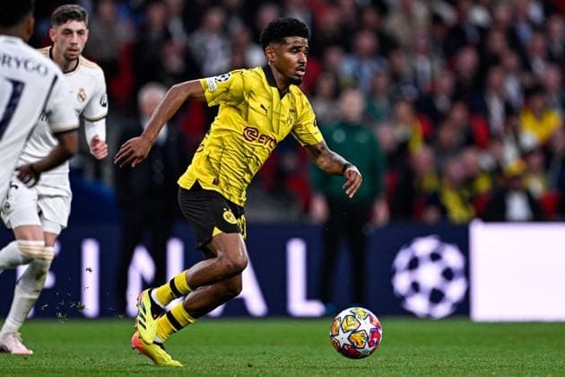 2024-06-01 Borussia Dortmund v Real Madrid CF - UEFA Champions League Final 2023 24 LONDON, UNITED KINGDOM - JUNE 1: Ian Maatsen of Borussia Dortmund dribbles during the UEFA Champions League Final 2023 24 match between Borussia Dortmund and Real Madrid CF at Wembley Stadium on June 1, 2024 in London, United Kingdom. (Photo by Pablo Morano BSR Agency) London United Kingdom Content not available for redistribution in The Netherlands directly or indirectly through any third parties. Copyright: xBSRxAgencyx