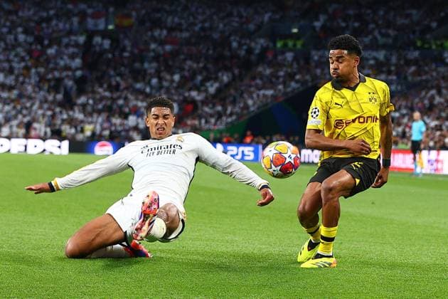 SOCCER - UEFA CL, Dortmund vs Madrid LONDON,ENGLAND,01.JUN.24 - SOCCER - UEFA Champions League, final, Borussia Dortmund vs Real Madrid CF. Image shows Jude Bellingham (Madrid) and Ian Maatsen (Dortmund).  GEPAxpictures xMichaelxZemanek
