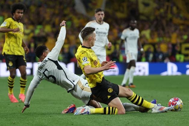 Real Madrid s Jude Bellingham (L) in action against Dortmund s Nico Schlotterbeck (R) during the UEFA Champions League final soccer match between Borussia Dortmund and Real Madrid, in London, Britain, 01 June 2024. UEFA Champions League final - Borussia Dortmund vs Real Madrid !ACHTUNG: NUR REDAKTIONELLE NUTZUNG!  Copyright: xKikoxHuescax(es-ES)x GRAF2830 20240601-55013752608_1