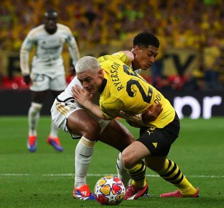 Borussia Dortmund v Real Madrid, London, UK - 1 Jun 2024 Julian Ryerson of Borussia Dortmund is challenged by Jude Bellingham of Real Madrid during the UEFA Champions League Final match between Borussia Dortmund and Real Madrid at Wembley Stadium, London on 1 June 2024 ( London Wembley Stadium London England Copyright: xMicahxCrook PPAUKx PPA-119828