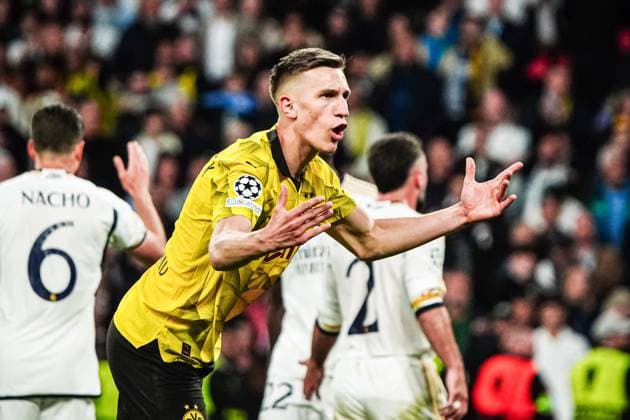 Nico Schlotterbeck Borussia Dortmund, 04 motivates fans ENG, Borussia Dortmund vs Real Madrid, Football, Champions League, Final, 2023 2024 season, 01 06 2024 ENG, Borussia Dortmund vs Real Madrid, Football, Champions League, Final, 2023 2024 season, 01 06 2024 London Copyright: xEibner-Pressefoto MarcelxvonxFehrnx EP_MFN