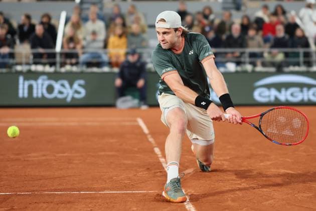 Belgian Zizou Bergs pictured in action during a tennis match between Belgian Bergs and Bulgarian Dimitrov, continued after the game was suspended yesterday due to the rainfall, in the third round of the men s singles, at the Roland Garros French Open tennis tournament, in Paris, France, Saturday 01 June 2024. This year s grand slam tournament takes place from 26 May to 09 June. BENOITxDOPPAGNE  x93803021x