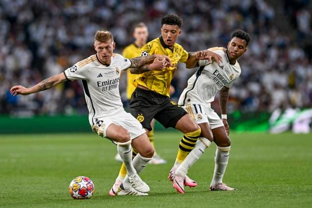 from left fighting for the ball Toni Kroos 8, Real Madrid Jadon Malik Sancho 10, Borussia Dortmund Rodrygo 11, Real Madrid 01 06 2024 Football, Champions League Final, Borussia Dortmund vs Real Madrid, Wembley Stadium, London, London Borough of Brent United Kingdom Copyright: xpepphotox xHorstxMauelshagenx pep00321, pep_20240601_hm