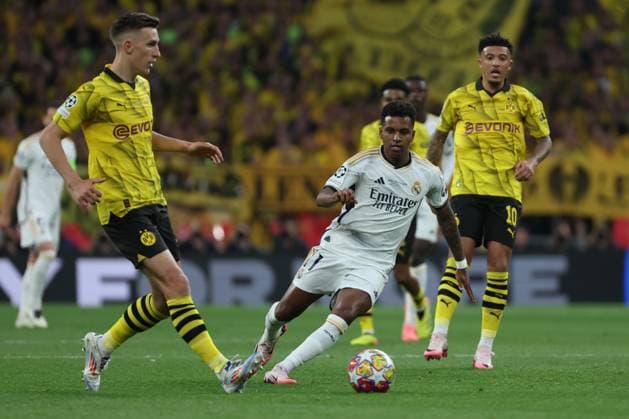 Real Madrid s Rodrygo Goes (C) in action against Dortmund s Nico Schlotterbeck (L) during the UEFA Champions League final soccer match between Borussia Dortmund and Real Madrid, in London, Britain, 01 June 2024. UEFA Champions League final - Borussia Dortmund vs Real Madrid !ACHTUNG: NUR REDAKTIONELLE NUTZUNG!  Copyright: xKikoxHuescax(es-ES)x GRAF2843 20240601-55013752657_1
