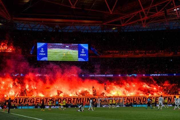 240601 Fans of Dortmund during the UEFA Champions League final between Dortmund and Real Madrid on June 1, 2024 in London Photo Petter Arvidson BILDBYRAN kod PA PA0818 fotboll football soccer fotball champions league final dortmund real madrid bbeng public pyrotechnics  Copyright: PETTERxARVIDSON BB240601PA151