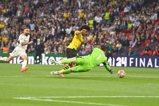 Goal chance Karim ADEYEMI Borussia Dortmund action,duel against goalkeeper Thibaut COURTOIS Real Madrid , penalty area scene Football UEFA Champions League Final Borussia Dortmund Real Madrid on 01 06 2024, Wembley Staion