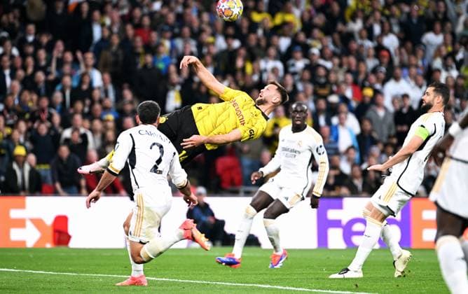 Football, Champions League Final, Season 2023 2024, Wembley Stadium London Bor Dortmund Real Madrid Niclas Füllkrug BVB , Daniel Carvajal RMA Action UEFA REGULATES PROHIBIT ANY USE OF PHOTOGRAPHS AS IMAGE SEQUENCES AND OR QUASI VIDEO
