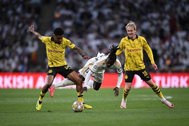 Football CHL FINAL 2023 2024 Final in London 01 06 2024 Borussia Dortmund Real Madrid Ian Maatsen left, Borussia Dortmund against Eduardo Camavinga center, Real Madrid and Julian Brandt right, Borussia Dortmund
