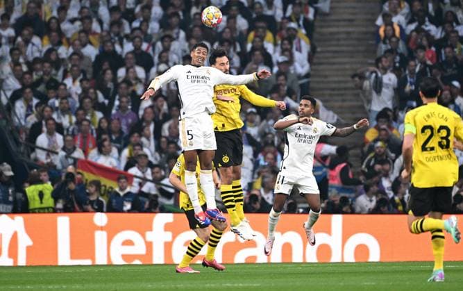 Football, Champions League Final, Season 2023 2024, Wembley Stadium London Bor Dortmund Real Madrid Jude Bellingham RMA , Mats Hummels BVB Action UEFA REGULATIONS PROHIBIT ANY USE OF PHOTOGRAPHS AS IMAGE SEQUENCES AND OR QUASI VIDEO