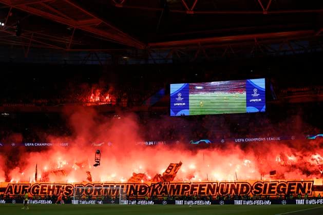 Borussia Dortmund v Real Madrid CF - UEFA Champions League Final 2023 24 Borussia Dortmund fans set off flares at half time during the UEFA Champions League 2023 24 final match between Borussia Dortmund and Real Madrid CF at Wembley Stadium on June 1, 2024 in London, England. London Wembley Stadium England United Kingdom Copyright: xRichardxSellers Sportsphoto APLx 14039604