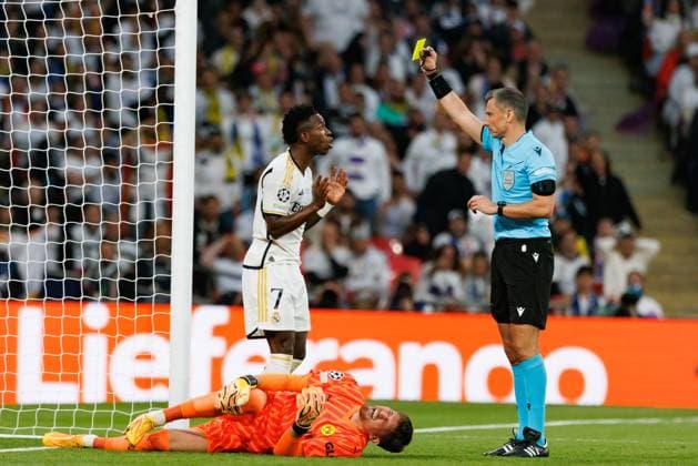 Gregor Kobel, Vinicius Junior, Slavic Vincic during during Champions League 2024 final game between Borussia Dortmund and Real Madrid at Wembley Stadium, London, United Kingdom (Maciej Rogowski) London Wembley Stadium United Kingdom Copyright: xMaciejxRogowskix final31052024-5