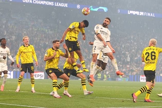 SOCCER - UEFA CL, Dortmund vs Madrid LONDON,ENGLAND,01.JUN.24 - SOCCER - UEFA Champions League, final, Borussia Dortmund vs Real Madrid CF. Image shows Ian Maatsen (Dortmund) and Daniel Carvajal (Madrid).  GEPAxpictures xMichaelxZemanek