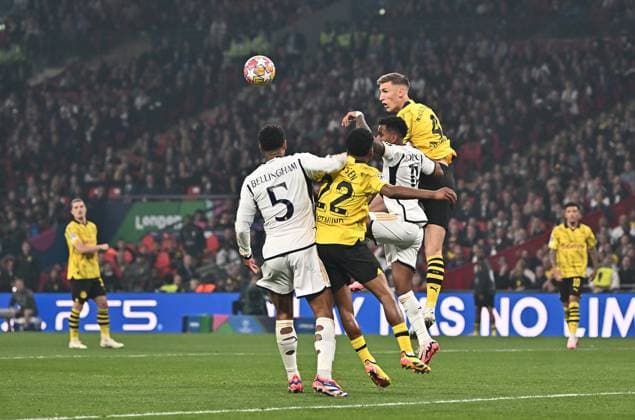 01 06 2024, xfux, Football UEFA Champions League Final 2024, Borussia Dortmund Real Madrid, emspor, v l Jude Bellingham Real Madrid , Ian Maatsen Borussia Dortmund , Rodrygo Real Madrid , Nico Schlotterbeck Borussia Dortmund DFL DFB REGULATIONS PROHIBIT ANY USE OF PHOTOGRAPHS as IMAGE SEQUENCES and or QUASI VIDEO London