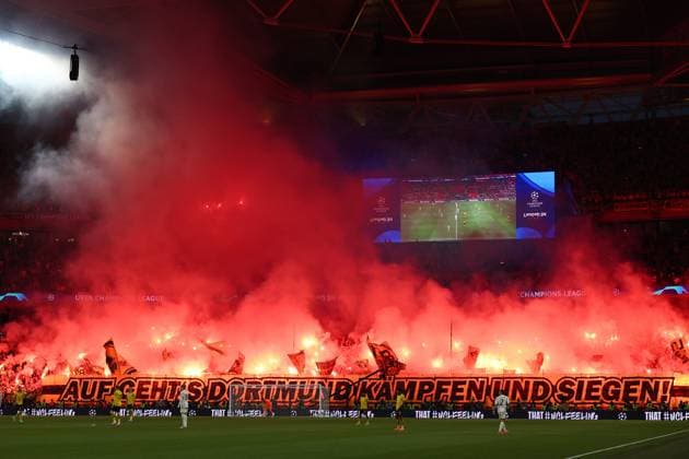 1st June 2024; Wembley Stadium, London, England; UEFA Champions League Football Final, Borussia Dortmund versus Real Madrid; Borussia Dortmund fans light flares before the start of the second half and flood the stadium with smoke  ActionPlus12649859 ShaunxBrooks