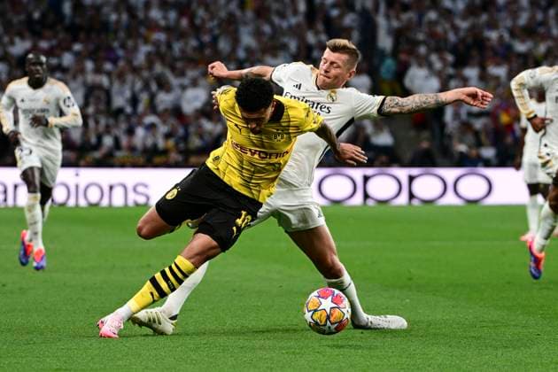Jadon Sancho 10 Borussia Dortmund in duel, action, with Toni Kroos 8 Madrid , Borussia Dortmund vs Real Madrid, Football, Champions League, Final, 01 06 2024 London London UK Copyright: xkolbert-press MarcxNiemeyerx