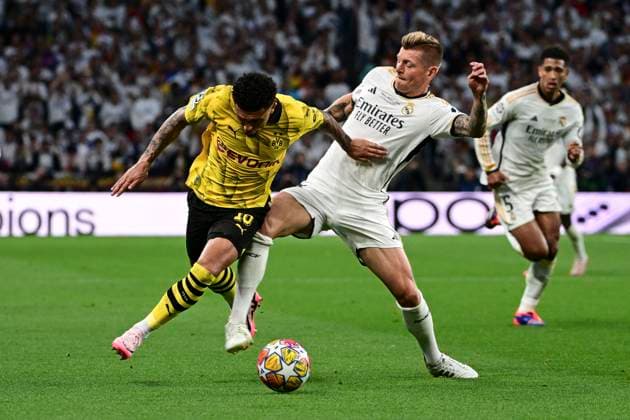 Jadon Sancho 10 Borussia Dortmund in duel, action, with Toni Kroos 8 Madrid , Borussia Dortmund vs Real Madrid, Football, Champions League, Final, 01 06 2024 London London UK Copyright: xkolbert-press MarcxNiemeyerx