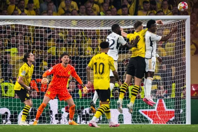 240601 Goalkeeper Gregor Kobel of Dortmund during the UEFA Champions League final between Dortmund and Real Madrid on June 1, 2024 in London Photo Petter Arvidson BILDBYRAN kod PA PA0818 fotboll football soccer fotball champions league final dortmund real madrid bbeng  Copyright: PETTERxARVIDSON BB240601PA175