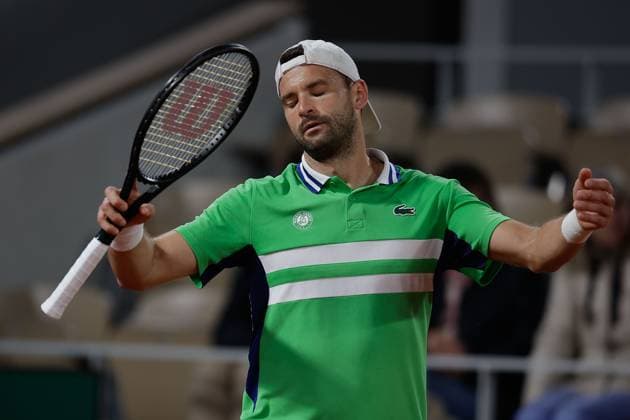 01 06 2024 Tennis, French Open 2024 Roland Garros, FRA, Men™s Singles Court Philippe Chatrier THIRD ROUND Zizou Bergs BEL Grigor Dimitrov BUL Picture from left Grigor Dimitrov BUL disappointed, disappointed looking, dissapointed, sad, frustrated, frustrated, frustrated Copyright: HMBxMedia AntonioxBorga