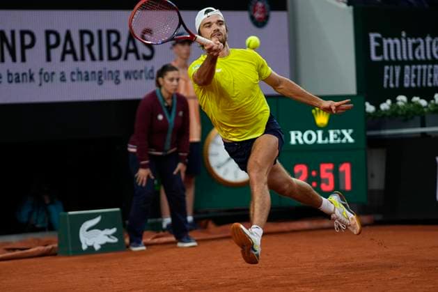 PARIS, FRANCE - JUNE 1: Tomas Machac of Czech Republic returns during the 3rd round of Roland Garros 2024 match between Tomas Machac vs Daniil Medvedev at Roland Garros Stadium on June 1, 2024 in Paris, France. (Photo by Glenn Gervot Icon Sportswire) TENNIS: JUN 01 Roland-Garros EDITORIAL USE ONLY Icon2024060110492024