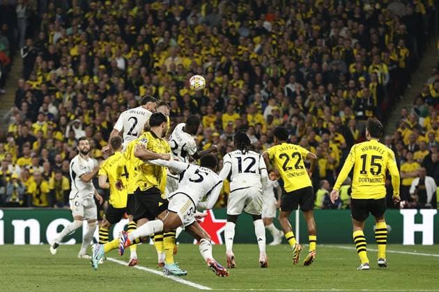 LONDON - (l-r) Daniel Carvajal of Real Madrid scores the 0-1, Niclas Fullkrug of Borussia Dortmund, Antonio Rudiger of Real Madrid, Jude Bellingham of Real Madrid, Eduardo Camavinga of Real Madrid, Ian Maatsen of Borussia Dortmund, Mats Hummels of Borussia Dortmund during the UEFA Champions League Final between Borussia Dortmund and Real Madrid at Wembley Stadium on June 1, 2024 in London, United Kingdom. ANP Hollandse Hoogte MAURICE VAN STEEN UEFA Champions League 2023 24 FINAL 2024 xVIxANPxSportx xVanxSteenxFotografiexIVx 500102335 originalFilename: 500102335.jpg