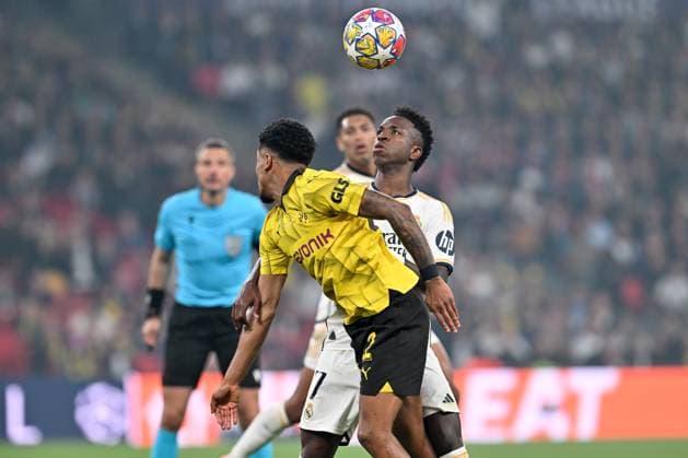 20240601 Champions League Final Dortmund vs Real Madrid Ian Maatsen (22) of Dortmund pictured fighting for the ball with Vinicius Junior (7) of Real Madrid during a soccer game between German Borussia Dortmund and Spanish Real Madrid CF in the UEFA Champions League Final of the 2023-24 season, on Saturday 1 June 2024 in London , United Kingdom . PHOTO SPORTPIX David Catry London Wembley Stadium United Kingdom  Copyright: xSportpix.bex xDavidxCatryxDavidxCatryx