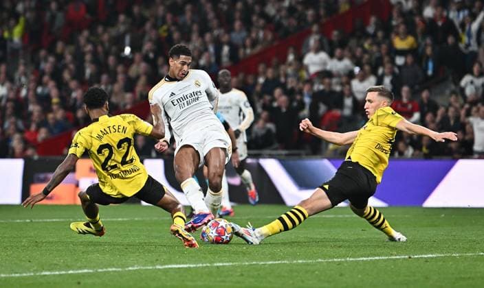 01 06 2024, xfux, Football UEFA Champions League Final 2024, Borussia Dortmund Real Madrid, emspor, v l Ian Maatsen Borussia Dortmund , Jude Bellingham Real Madrid , Nico Schlotterbeck Borussia Dortmund DFL DFB REGULATIONS PROHIBIT ANY USE OF PHOTOGRAPHS as IMAGE SEQUENCES and or QUASI VIDEO London
