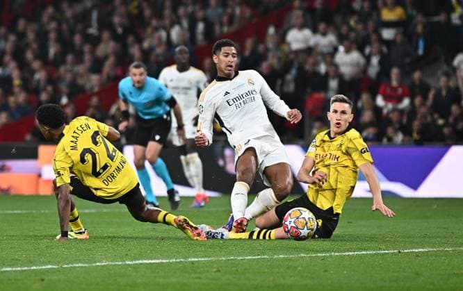 01 06 2024, xfux, Football UEFA Champions League Final 2024, Borussia Dortmund Real Madrid, emspor, v l Ian Maatsen Borussia Dortmund , Jude Bellingham Real Madrid , Nico Schlotterbeck Borussia Dortmund DFL DFB REGULATIONS PROHIBIT ANY USE OF PHOTOGRAPHS as IMAGE SEQUENCES and or QUASI VIDEO London